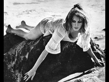  alt="Marianna Hill"