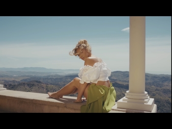  alt="Alina Baraz"