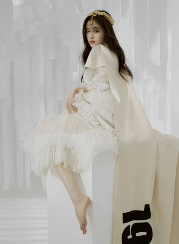 Ju Jingyi
