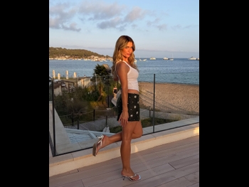  alt="Mrs. Bella"
