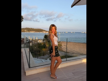  alt="Mrs. Bella"