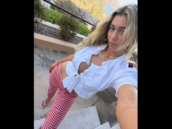  alt="Mrs. Bella"