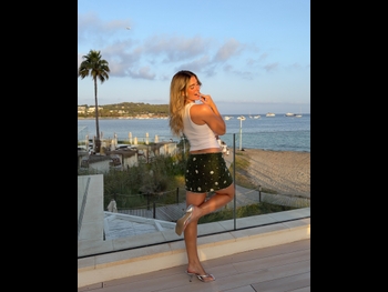  alt="Mrs. Bella"