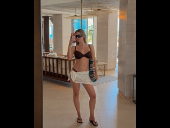  alt="Mrs. Bella"