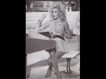  alt="Suzanne Somers"