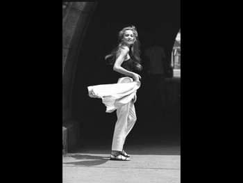  alt="Jerry Hall (i)"