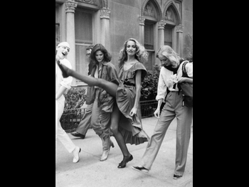  alt="Jerry Hall (i)"