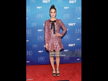  alt="Chloe Wilde"