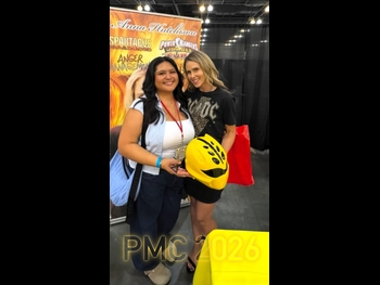  alt="Anna Hutchison"