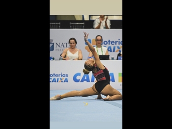  alt="Lorrane Oliveira"
