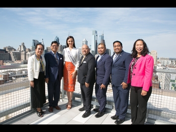  alt="Catriona Gray"