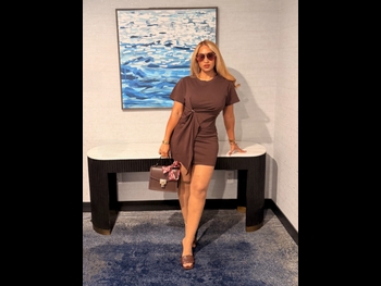  alt="Olivia Longott"