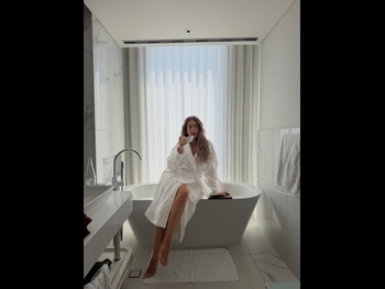  alt="Ena Luna"