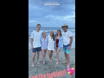  alt="Charles Esten"