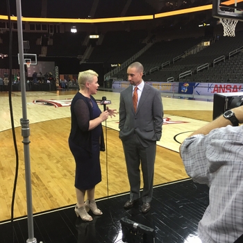 Holly Rowe