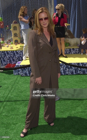 Elizabeth Perkins (I)