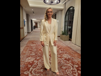  alt="Elise Mertens"