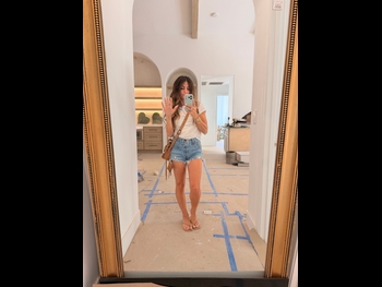  alt="Alison Victoria"