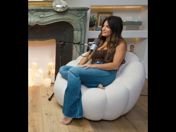  alt="Alison Victoria"