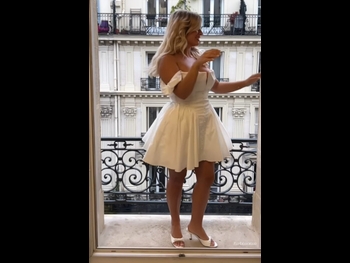  alt="Carla Moreau"