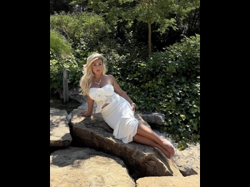  alt="Carla Moreau"