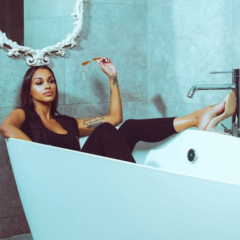 Fanny Neguesha