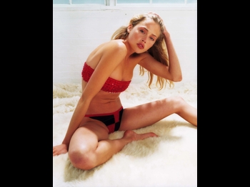  alt="Estella Warren"