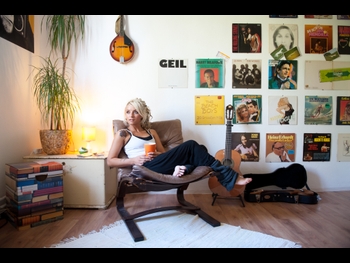  alt="Sarah Lesch"