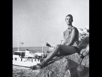  alt="Zoe Laskari"