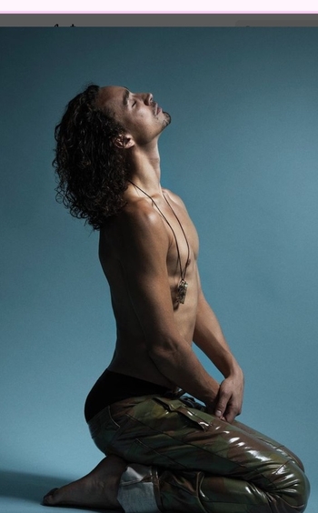 Robert Sheehan