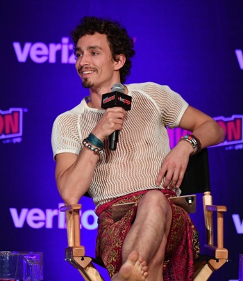 Robert Sheehan