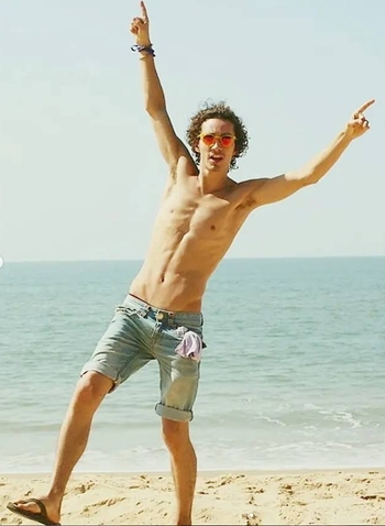 Robert Sheehan