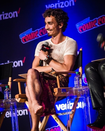 Robert Sheehan