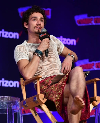 Robert Sheehan