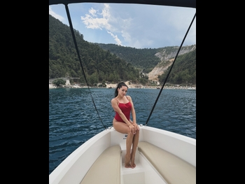  alt="Larisa Iordache"