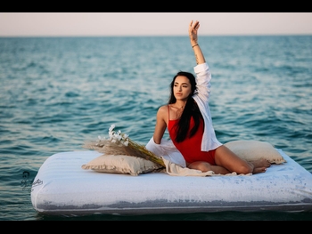  alt="Larisa Iordache"