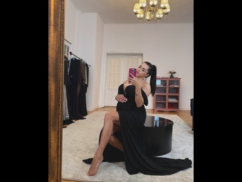  alt="Larisa Iordache"