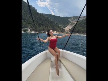  alt="Larisa Iordache"