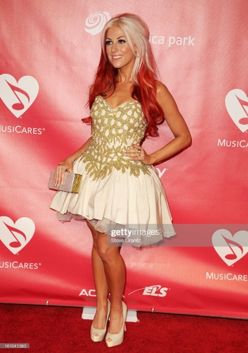 Bonnie McKee (I)