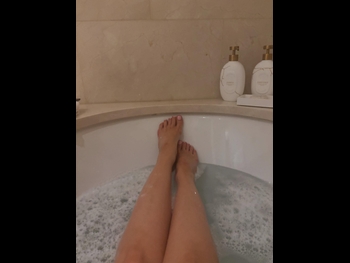  alt="Lyssa Roberts"