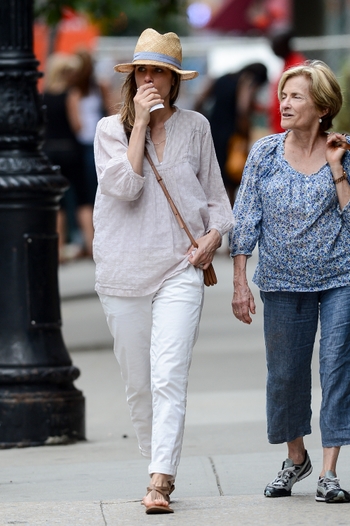 Amanda Peet (I)