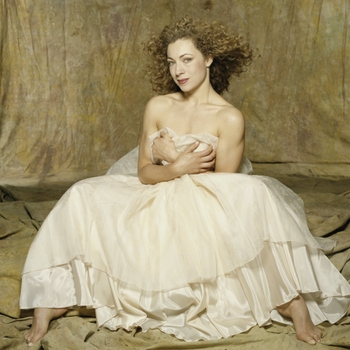 Alex Kingston (I)