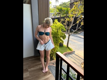  alt="Joelle Rae"