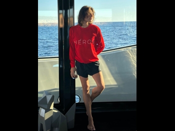  alt="Damian Hurley"