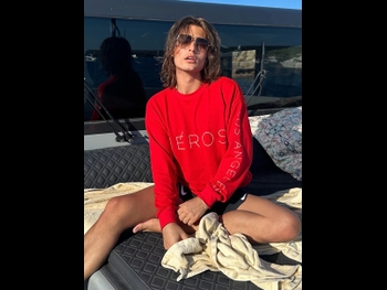  alt="Damian Hurley"