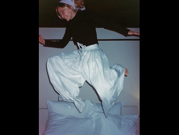  alt="Sophie Simnett"