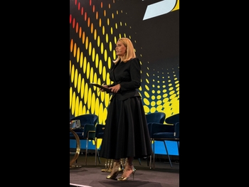  alt="Andreea Esca"