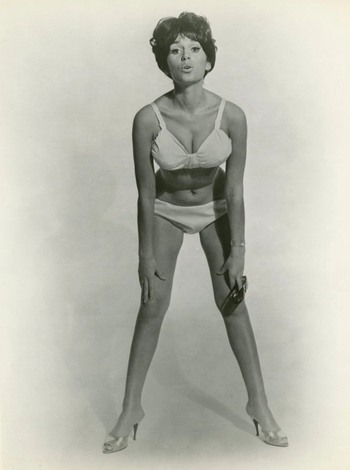Yvonne Romain