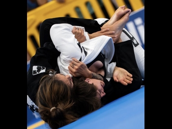  alt="Angela Lee"