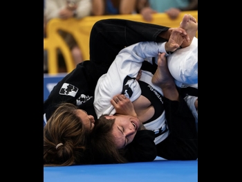  alt="Angela Lee"